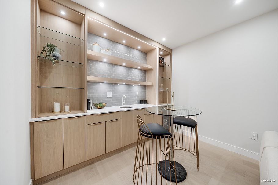 971 Adderley Street North Vancouver, BC - 22