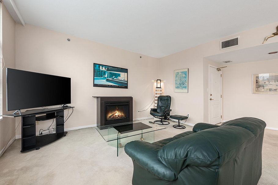 201 1788 W Georgia Street Vancouver, BC - 2