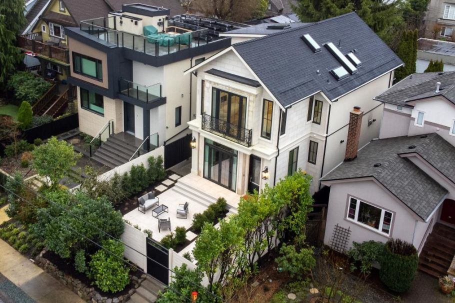 4454 W 4th Avenue Vancouver, BC - 4