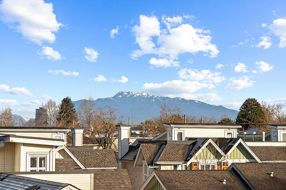 417 7089 Mont Royal Square Vancouver, BC - 5