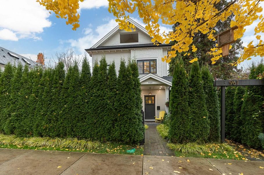 959 E 13th Avenue Vancouver, BC - 2