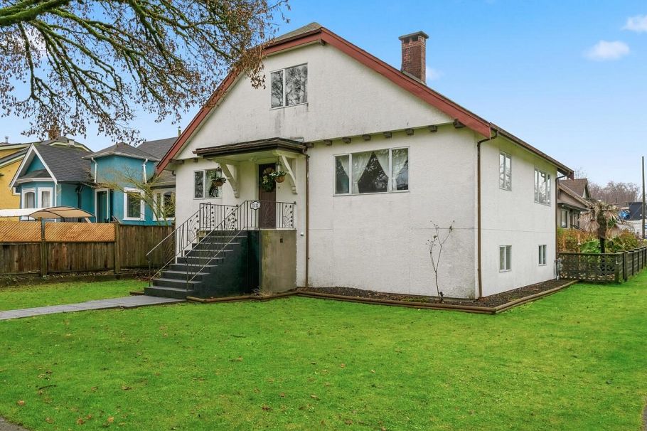 1311 Kamloops Street Vancouver, BC - 2