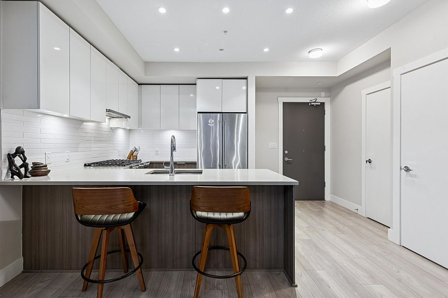 202 3588 Sawmill Crescent Vancouver, BC - 3