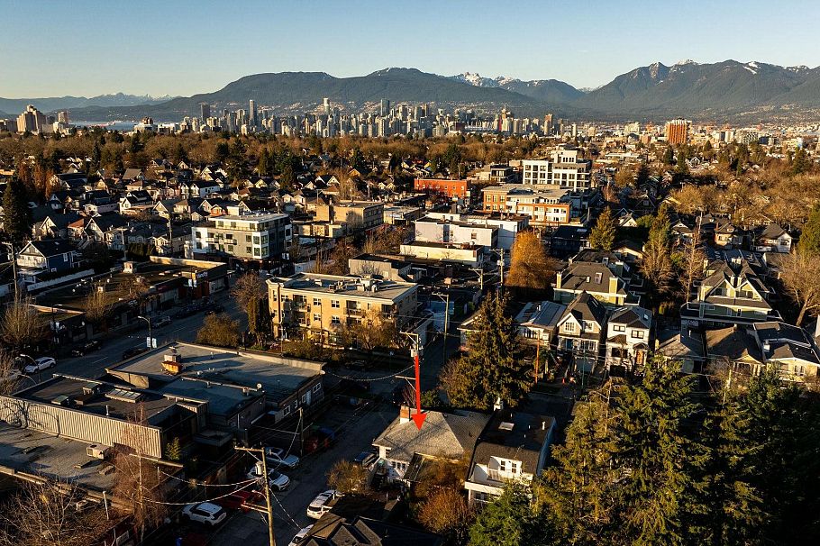 228 E 26th Avenue Vancouver, BC - 37