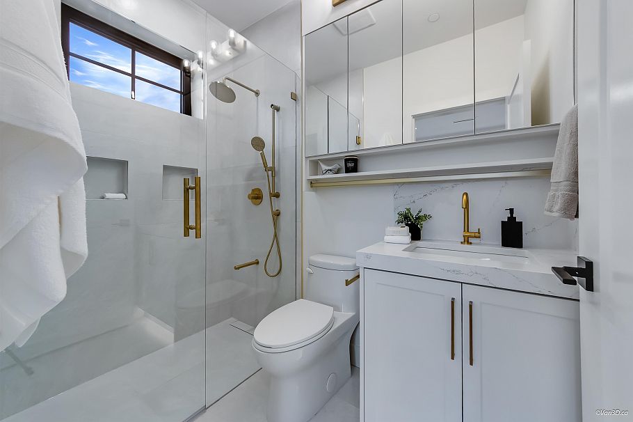 1347 E 64th Avenue Vancouver, BC - 12