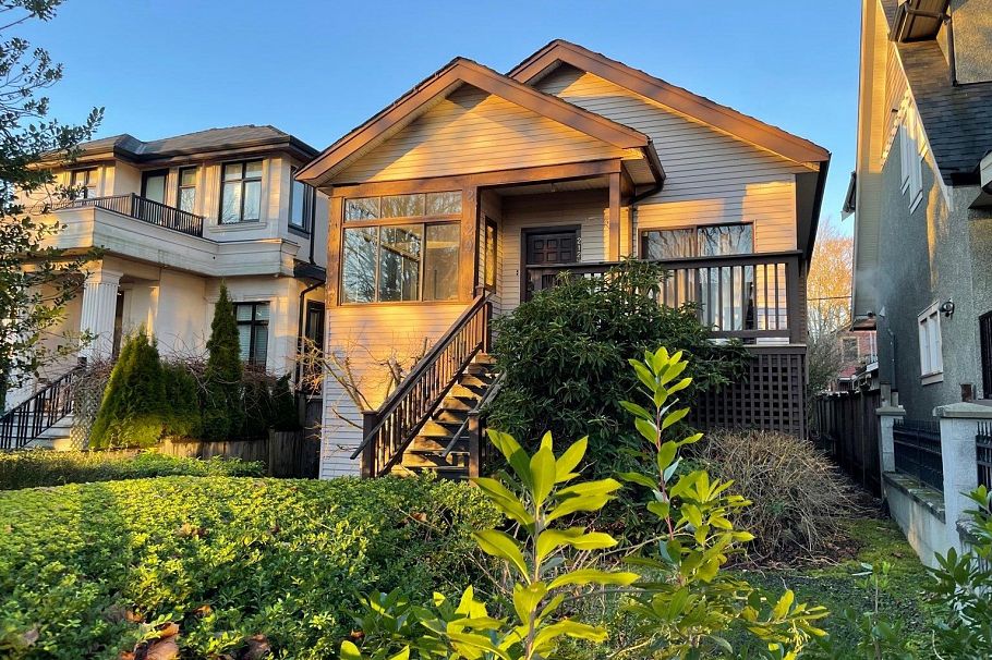 2129 W 47th Avenue Vancouver, BC - 2