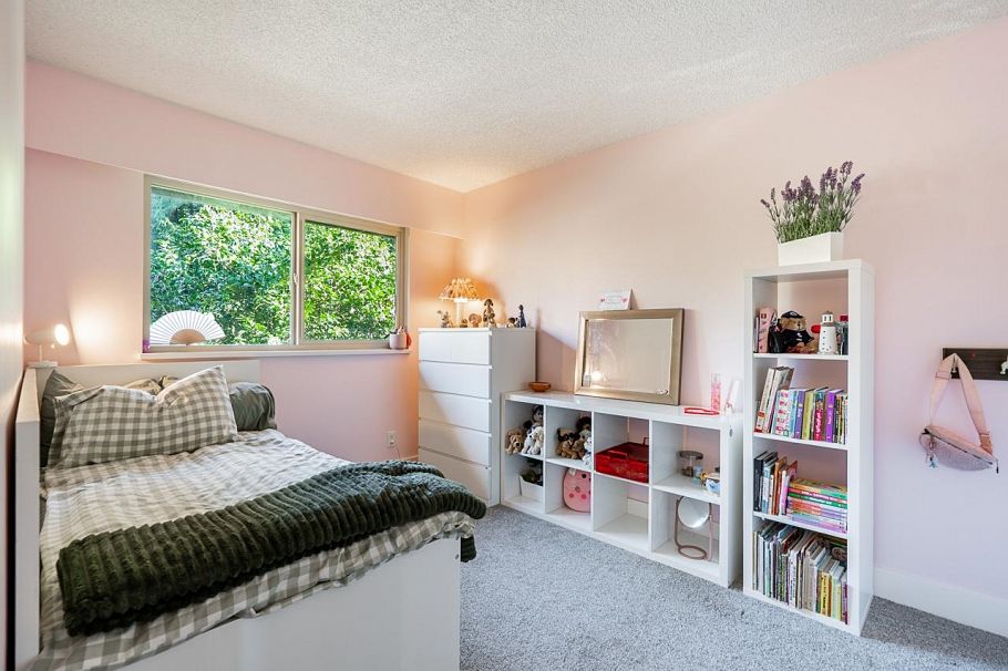 2076 Purcell Way North Vancouver, BC - 24