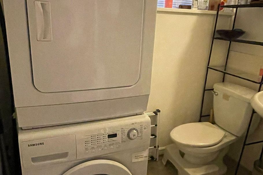 123 E 64th Avenue Vancouver, BC - 6