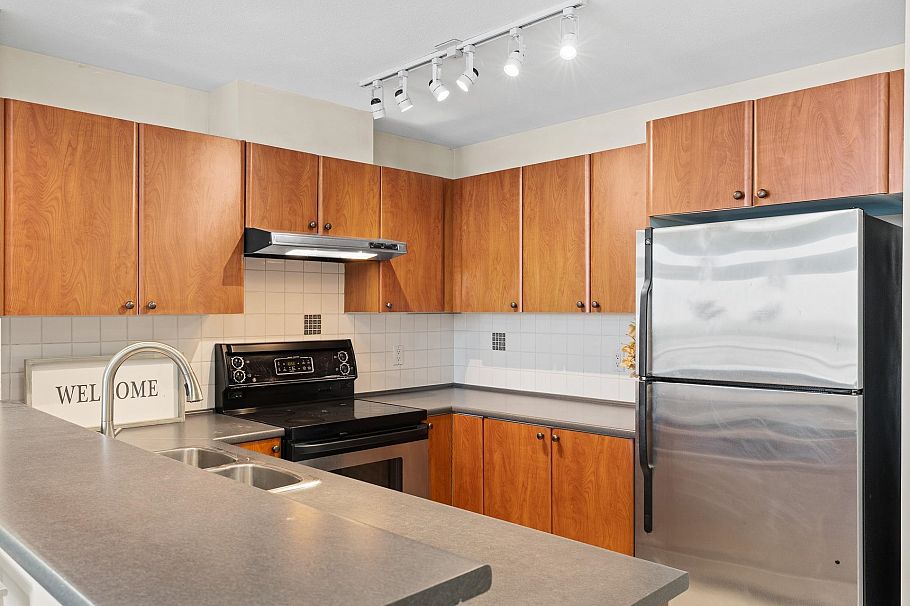 417 7089 Mont Royal Square Vancouver, BC - 18