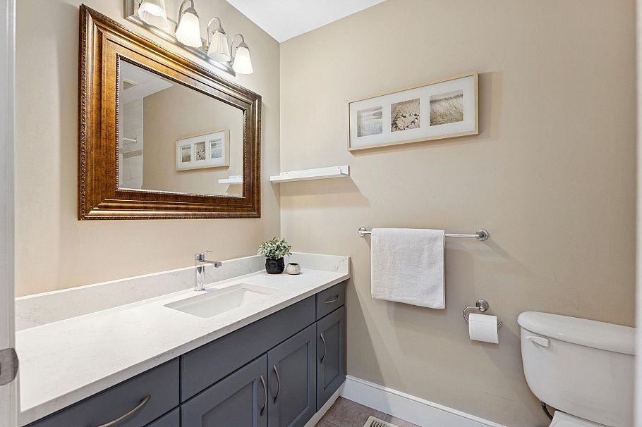 353 E 5th Street North Vancouver, BC - 23