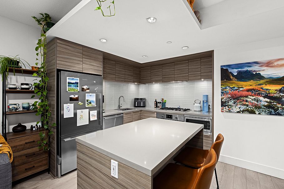 205 1550 Fern Street North Vancouver, BC - 9