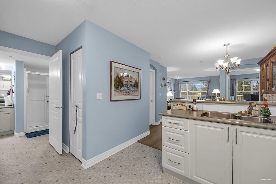 202 960 Lynn Valley Road North Vancouver, BC - 13