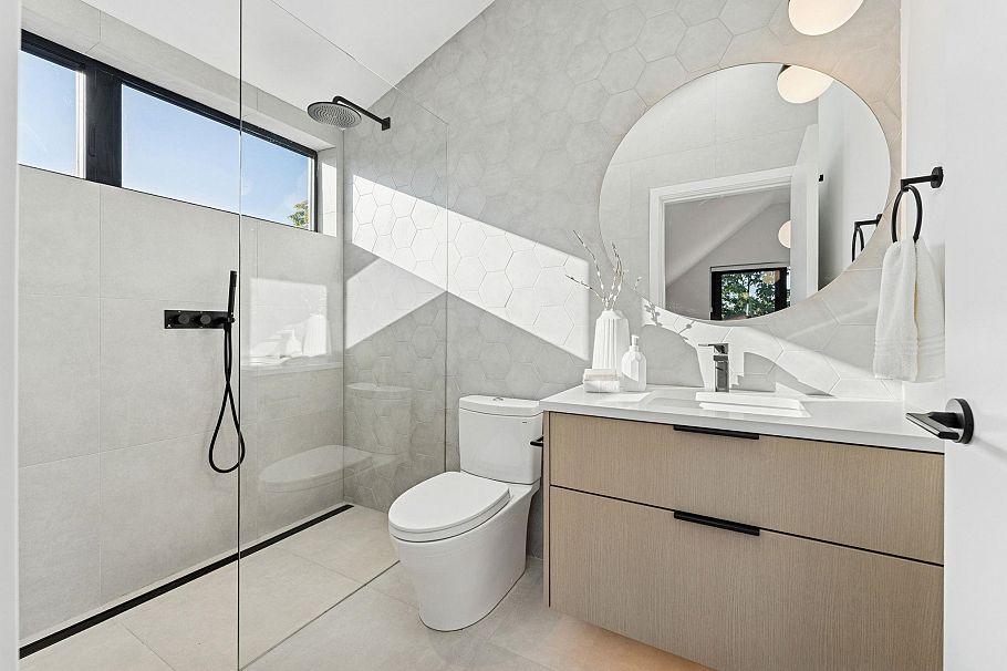 2 3036 W 14th Avenue Vancouver, BC - 19