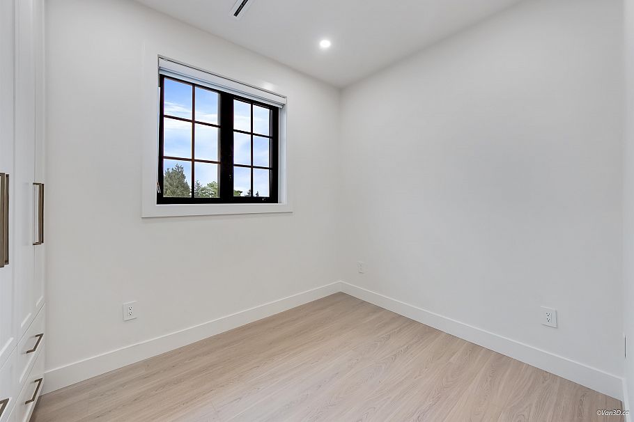 1347 E 64th Avenue Vancouver, BC - 15