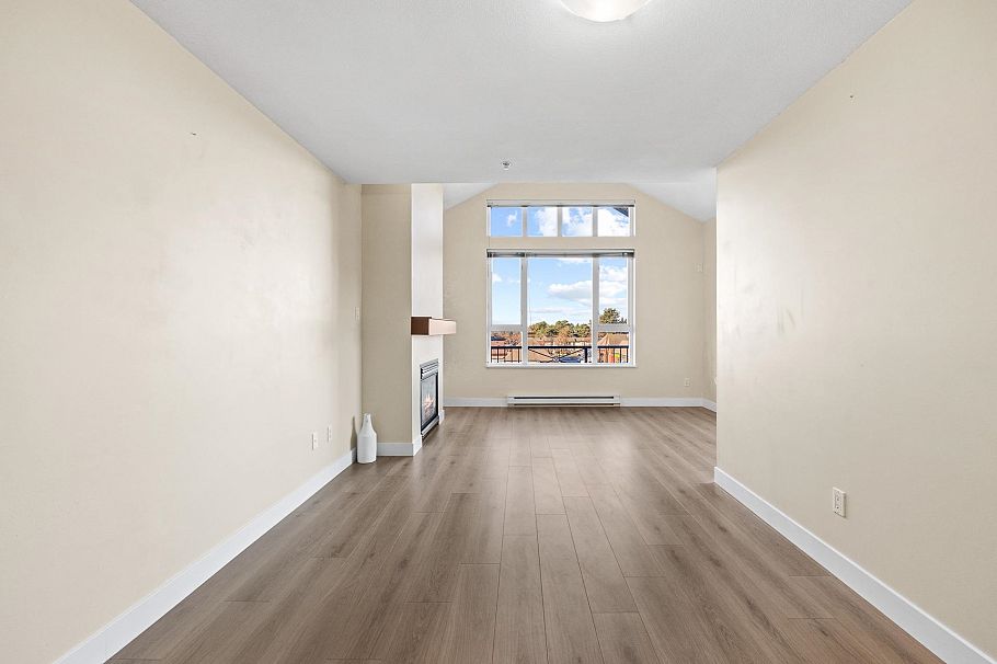 417 7089 Mont Royal Square Vancouver, BC - 11