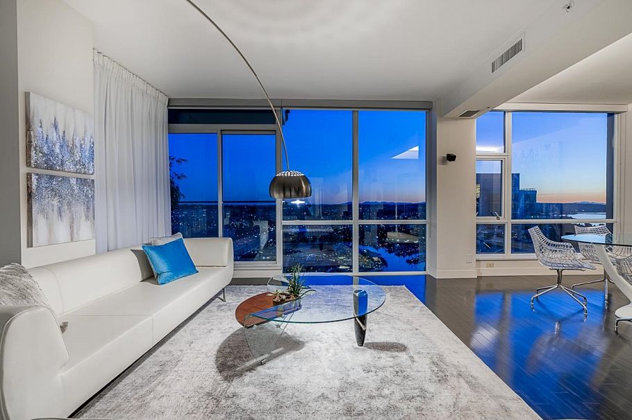 2703 1455 Howe Street Vancouver, BC - 2