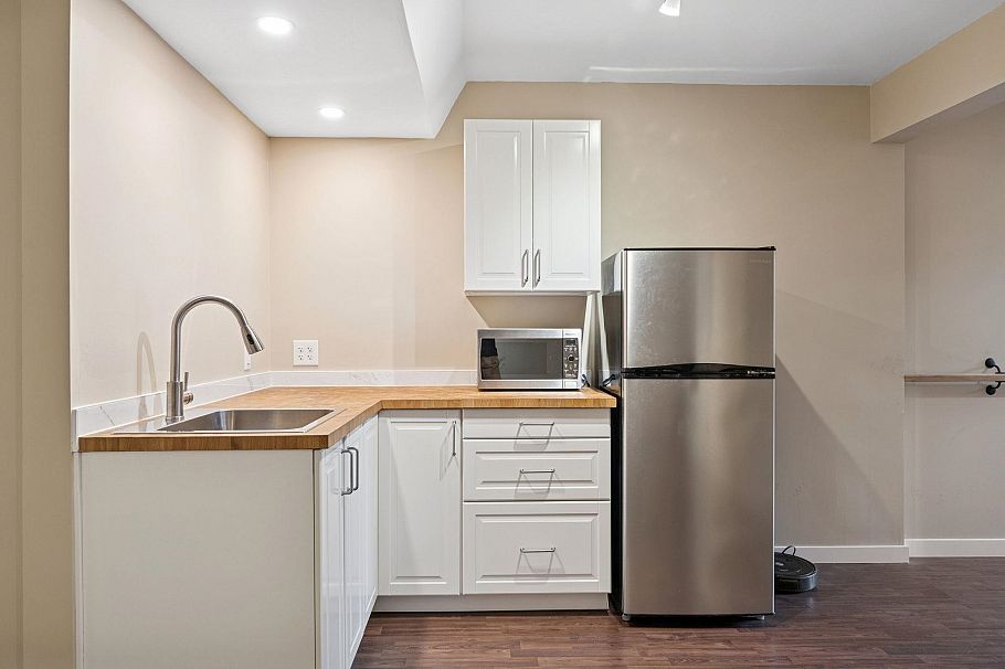 353 E 5th Street North Vancouver, BC - 34