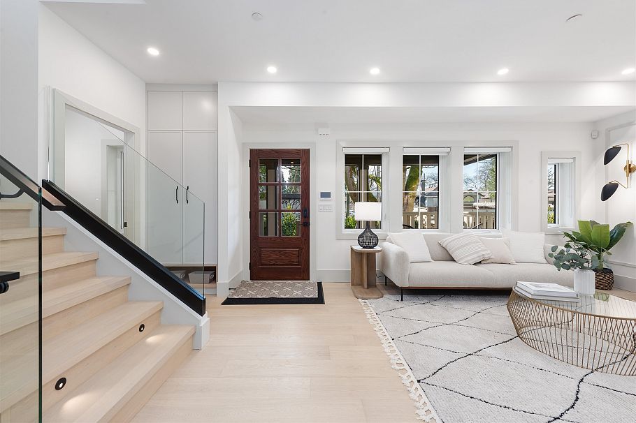 1 375 E 33rd Avenue Vancouver, BC - 4