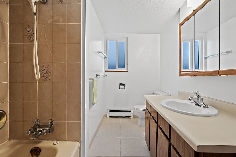 1181 E 24th Avenue Vancouver, BC - 30