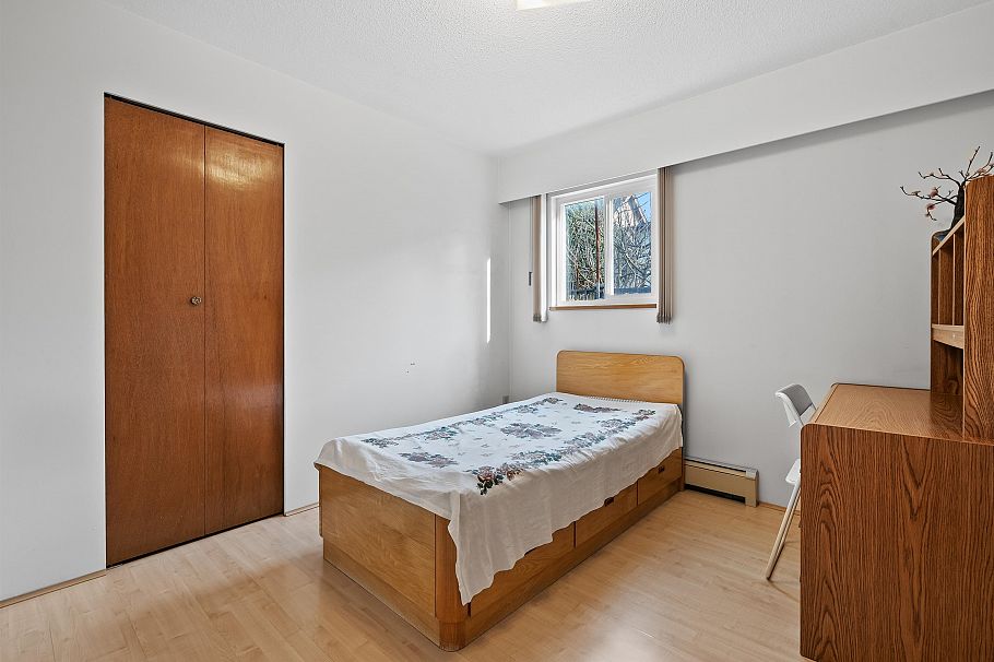 1181 E 24th Avenue Vancouver, BC - 29