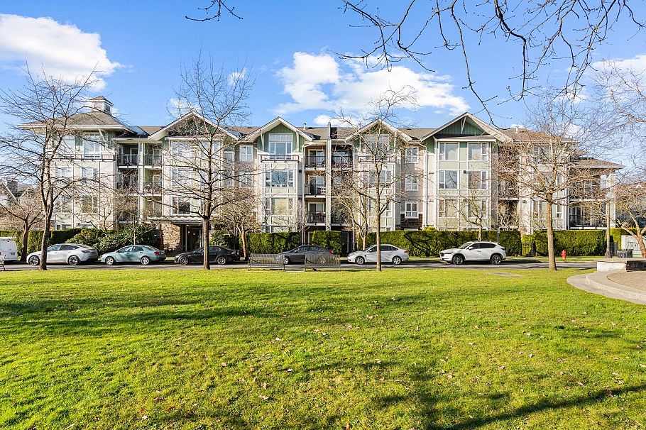 417 7089 Mont Royal Square Vancouver, BC - 7