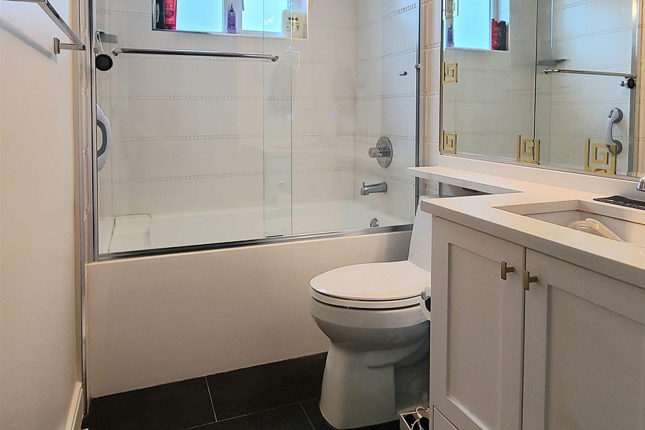 901 E Broadway Street Vancouver, BC - 8