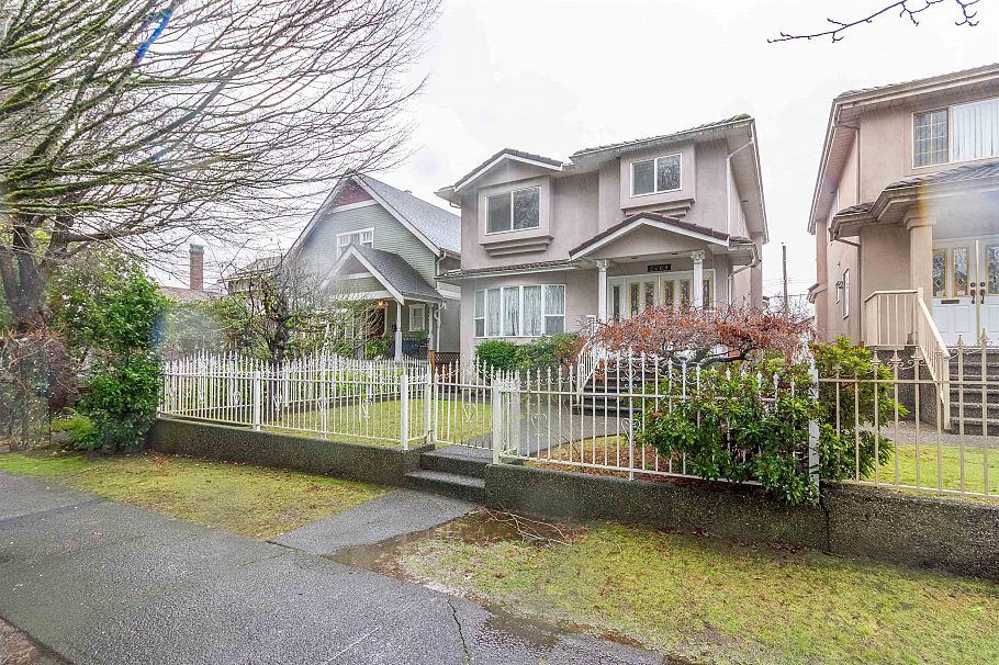 2468 E 4th Avenue Vancouver, BC - 39