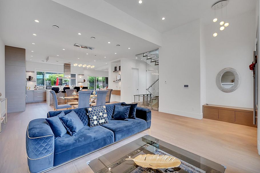 440 W Queens Road North Vancouver, BC - 21