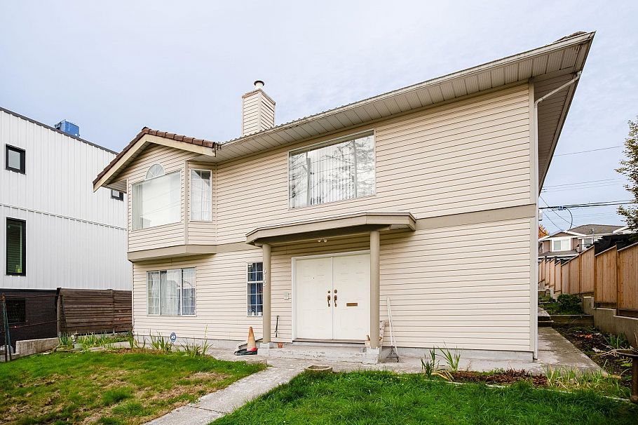 612 E 3rd Street North Vancouver, BC - 13