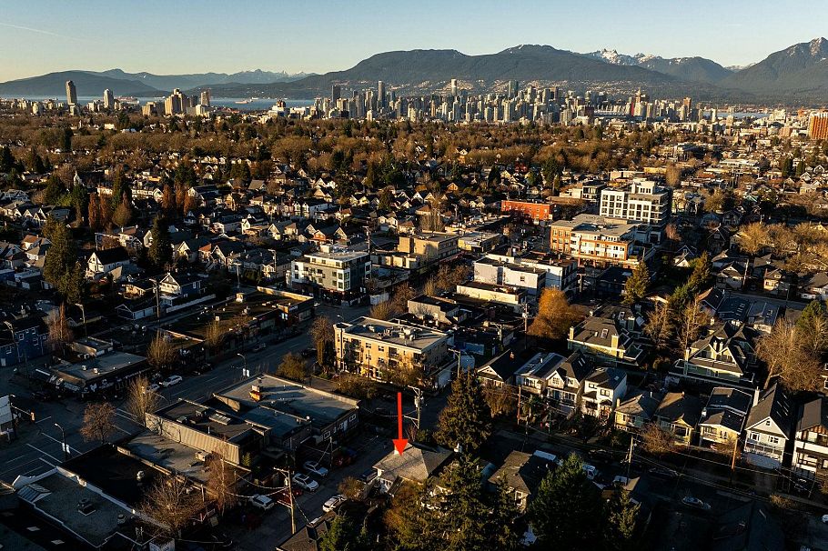 228 E 26th Avenue Vancouver, BC - 38