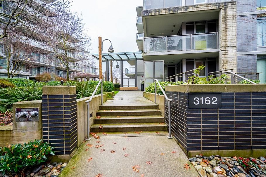 207 3162 Riverwalk Avenue Vancouver, BC - 4