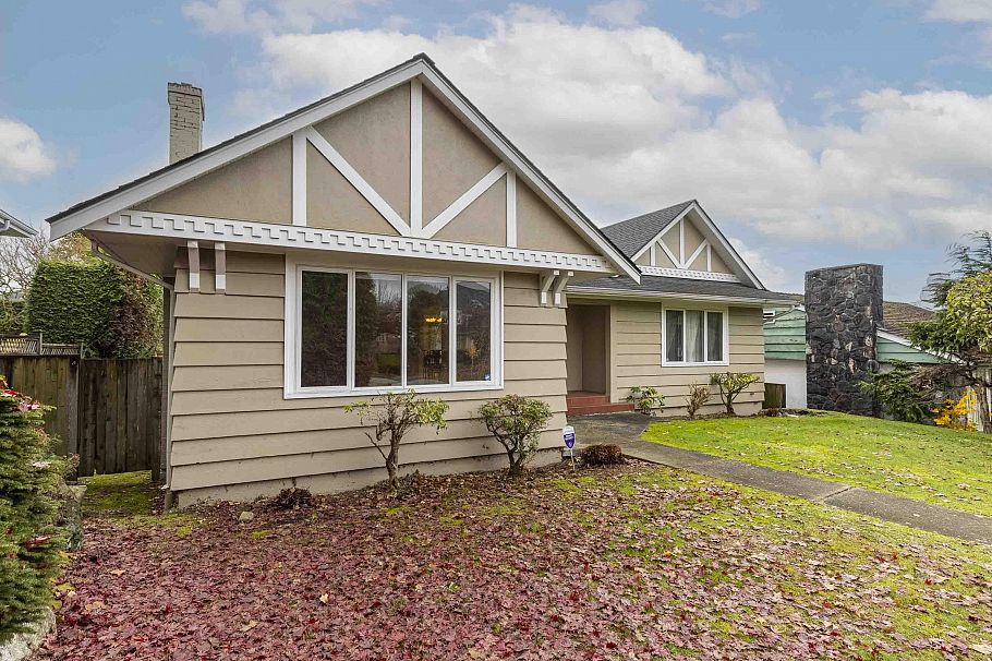 1270 W 46th Avenue Vancouver, BC - 2