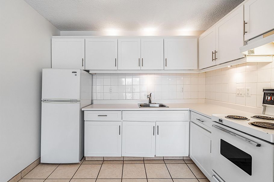 1605 145 St. Georges Avenue North Vancouver, BC - 13