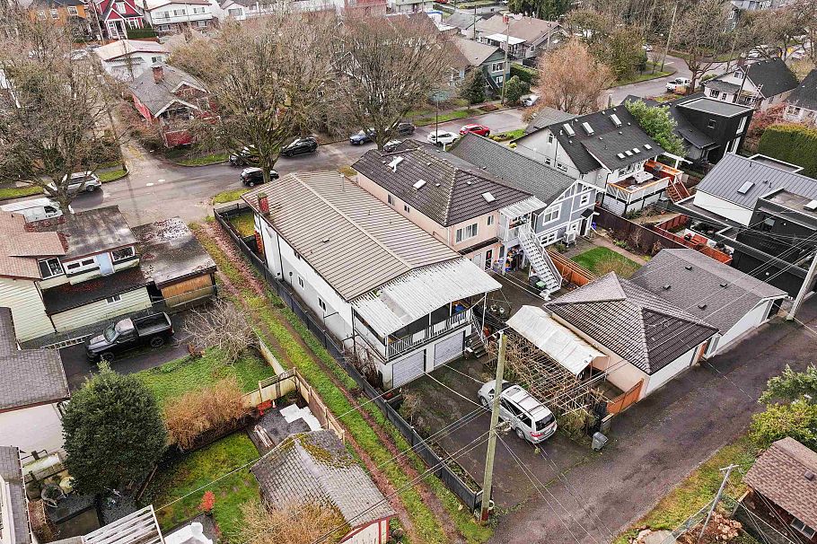 1181 E 24th Avenue Vancouver, BC - 37