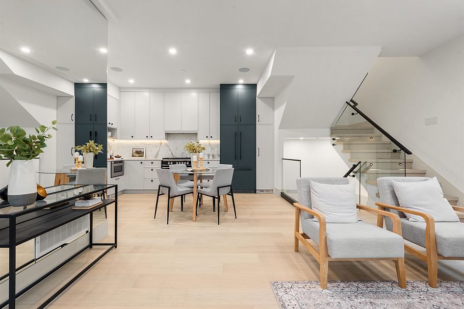 1 365 E 33rd Avenue Vancouver, BC - 4