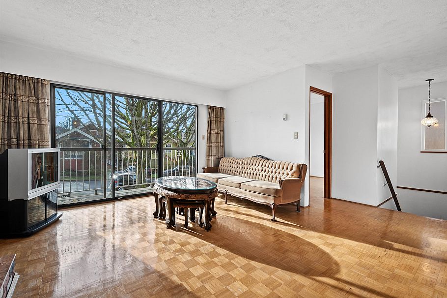 1181 E 24th Avenue Vancouver, BC - 7