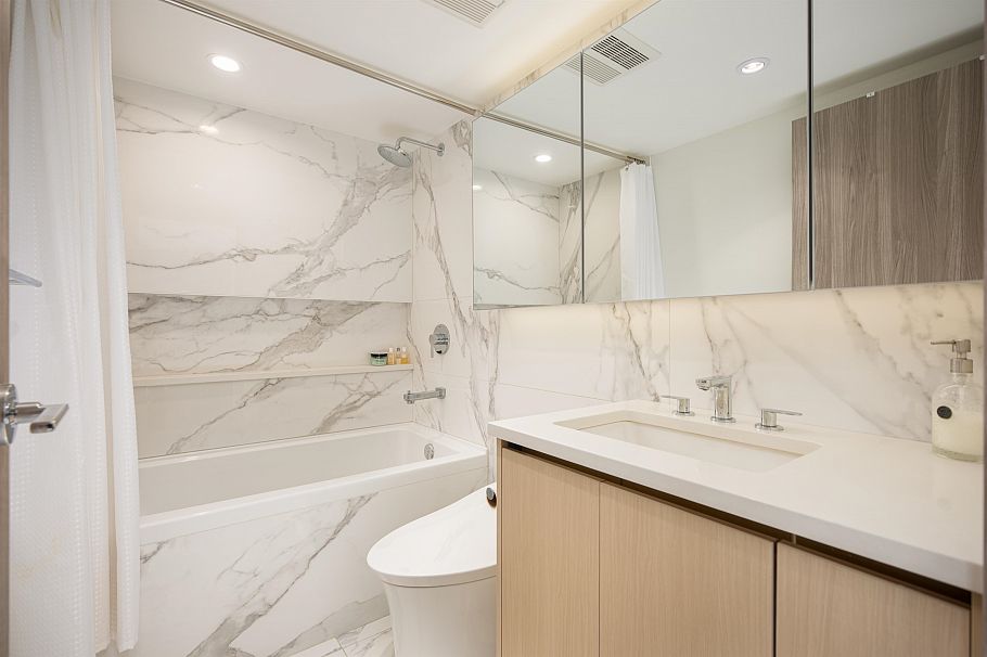 1007 8555 Capstan Way Richmond, BC - 15