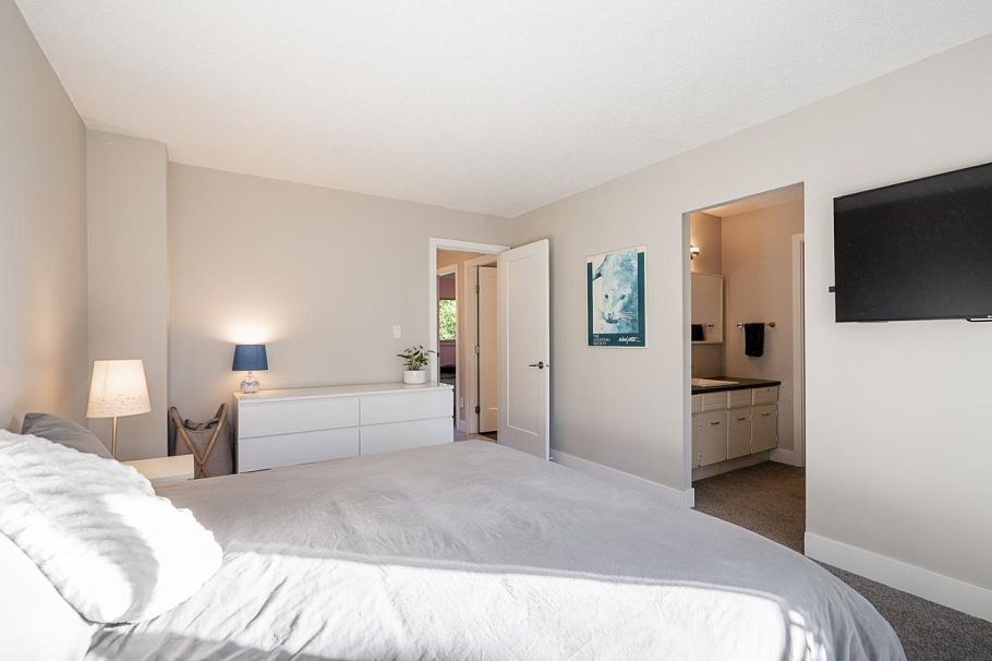 2076 Purcell Way North Vancouver, BC - 18