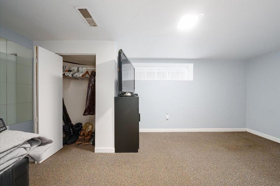 322 E 25th Street North Vancouver, BC - 18