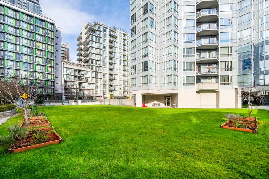 1606 1212 Howe Street Vancouver, BC - 15