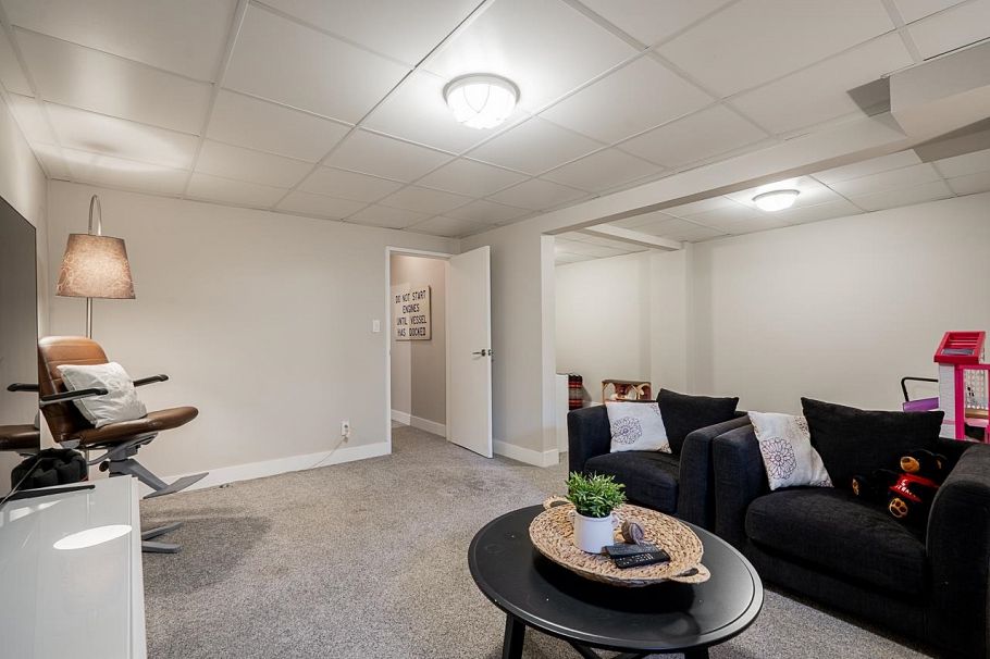 2076 Purcell Way North Vancouver, BC - 28