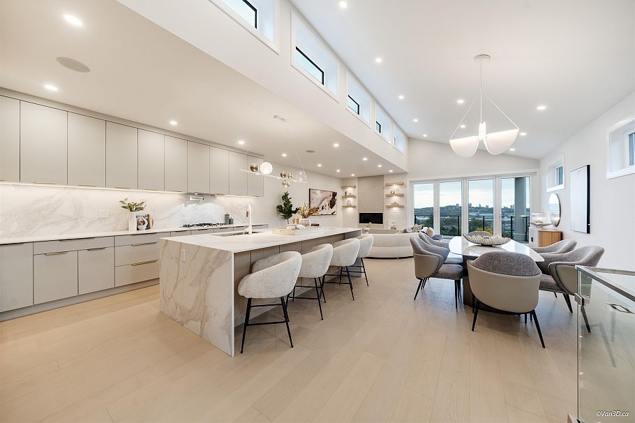 971 Adderley Street North Vancouver, BC - 8