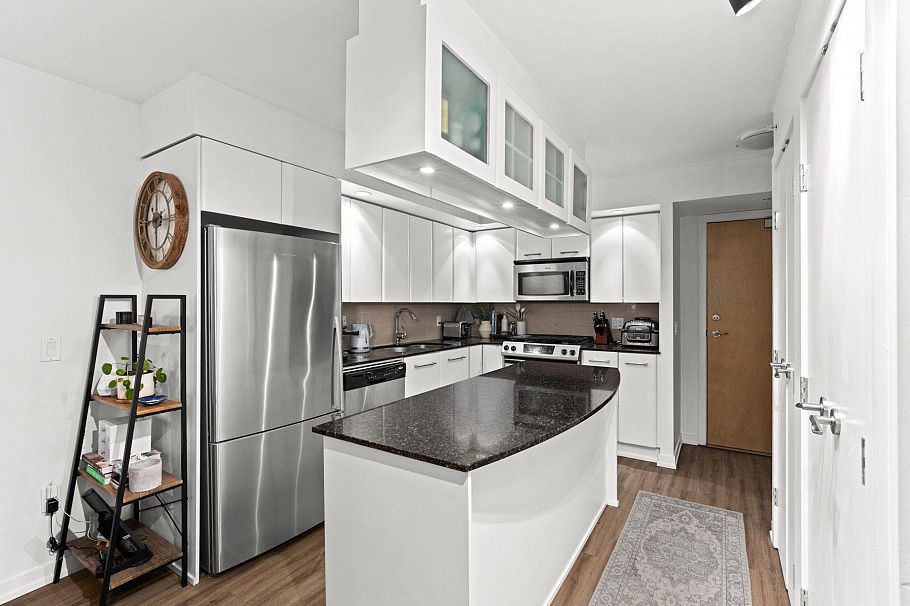 807 683 W Victoria Park North Vancouver, BC - 3