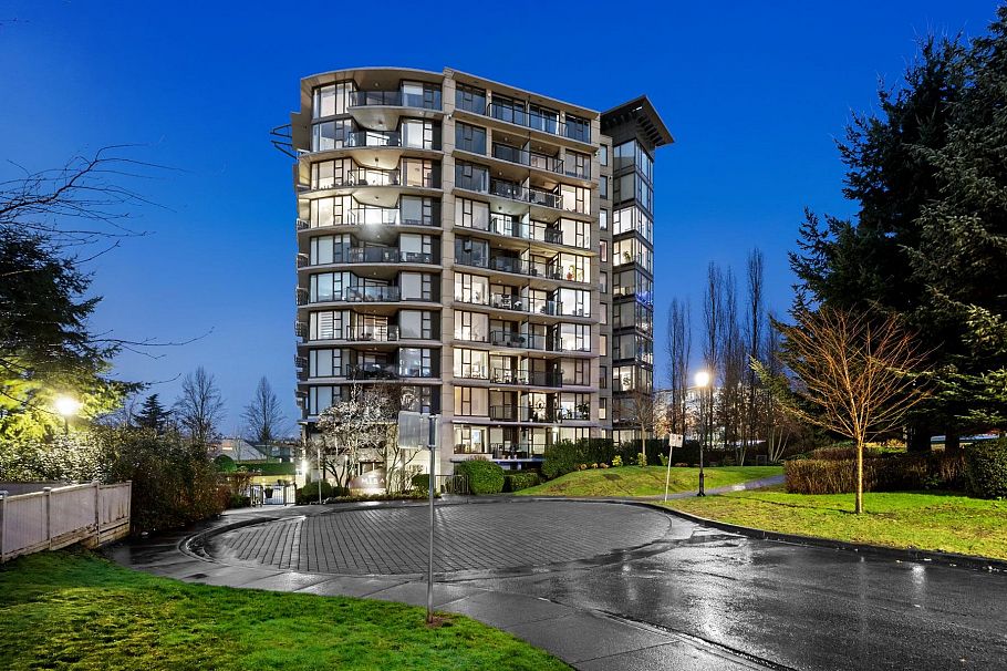 807 683 W Victoria Park North Vancouver, BC - 1