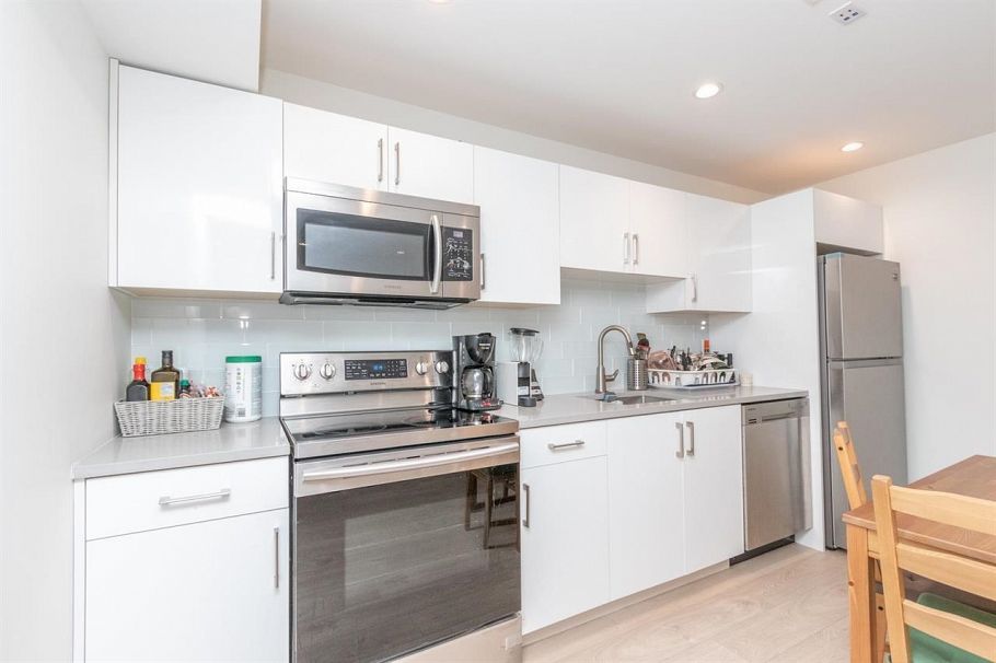 440 W Queens Road North Vancouver, BC - 39