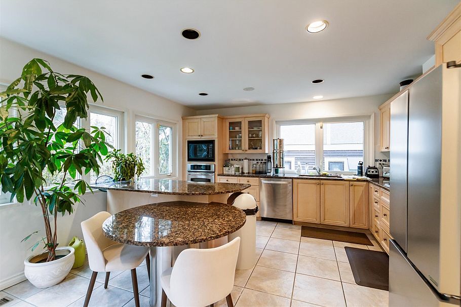 4171 Doncaster Way Vancouver, BC - 8