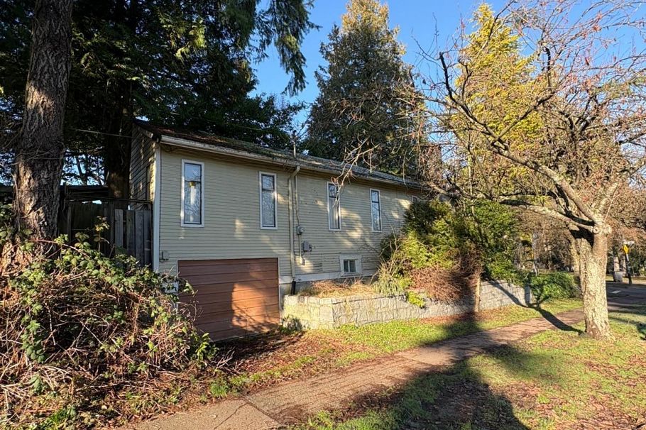 1194 E 18th Avenue Vancouver, BC - 4