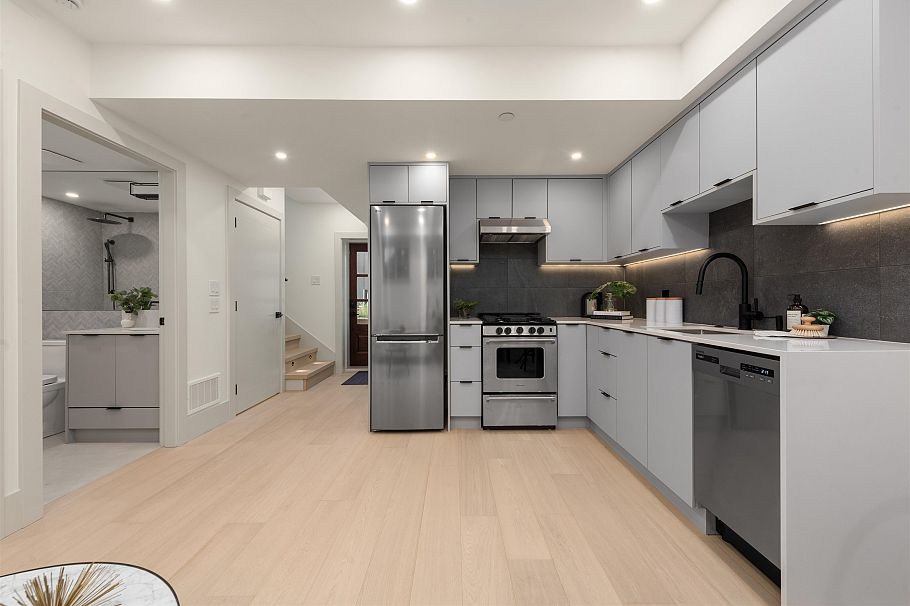 1 365 E 33rd Avenue Vancouver, BC - 32