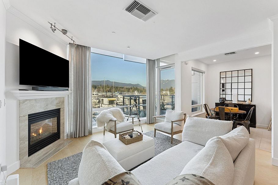 103 323 Jervis Street Vancouver, BC - 3