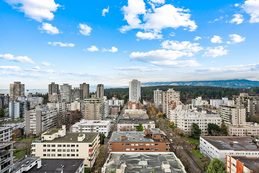 2004 1816 Haro Street Vancouver, BC - 13